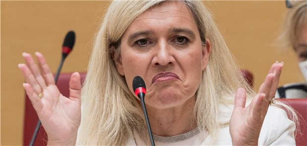 SPD-Kritik: „Die Sommerferien kamen nicht überraschend“ Die bayerische Gesundheitsministerin Melanie Huml (CSU) steht bei einer Sondersitzung des Gesundheitsausschusses zur Corona-Testpanne an bayerischen Autobahnen Rede und Antwort.