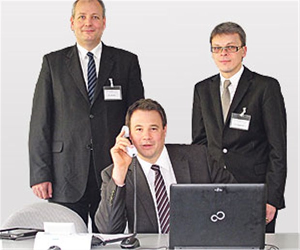 Tipps zur Altersvorsorge begehrt Die drei Experten der apoBank am Telefon: Heiko Hommel (v.l.), Samir Zakaria und Dirk Napierski.