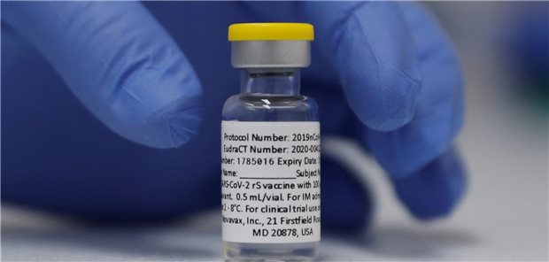 Novavax-Impfstoff geht in NRW zunächst vor allem an Gesundheitspersonal Die erste Charge der Novavax-Vakzine soll in NRW überwiegend dem von der einrichtungsbezogenen Impfpflicht umfassten Personal angeboten werden.