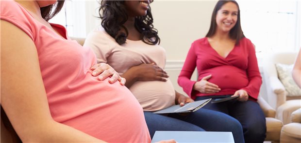 Frauen mit Babybäuchen