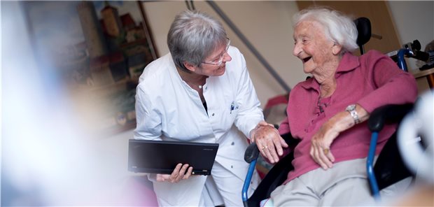 Die erweiterte koordinierte ärztliche Pflegeheimversorgung ist vom Innovationsausschuss positiv bewertet worden.