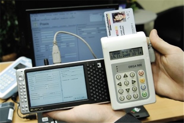 Ärzte erhalten 1020 Euro für die neue Gesundheitskarte Die gematik zeigt bei der Medica den Einsatz von Mobilcomputer und mobilem Lesegerät. Die Vergütung für die Kartenleser ist geklärt.