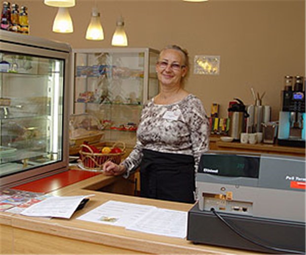 Eine Klinik von Bürgern für Bürger Die gute Seele des Bürgerspietals in Einbeck: Teresa Raudßus, Wirtin des Cafés im Krankenhaus.