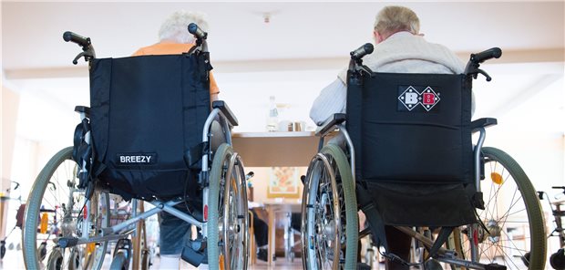 Die hausärztliche Versorgung von Heimbewohnern wird durch die Corona-Pandemie vor besondere Herausforderungen gestellt.