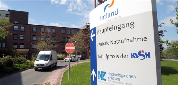 Nach Verkauf der imland Klinik: Bürgerinitiative löst sich auf Schild am Eingang der Imland Klinik in Eckernförde