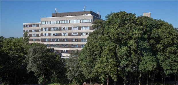 Wie Kliniken in Schleswig-Holstein ihre Intensivkapazitäten konzentrieren Die imland-Klinik in Rendsburg: Ein Beispiel, wie sich die Versorgung in Corona-Zeiten ändert.