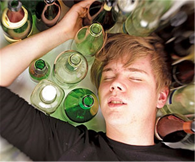 Das Problem mit der Suche nach der Sucht Die in Deutschland verkauften Alkoholika entsprechen einem täglichen Konsum von 28 g reinem Alkohol, und zwar von allen Erwachsenen sowie allen Jugendlichen ab 15 Jahre.