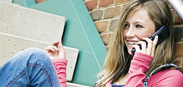 Handy-Strahlen funken im Hirn dazwischen Die kumulative Hirn-HF-EMF-Exposition durch Mobiltelefone kann sich negativ auf die Entwicklung der figuralen Gedächtnisleistung bei Jugendlichen auswirken.