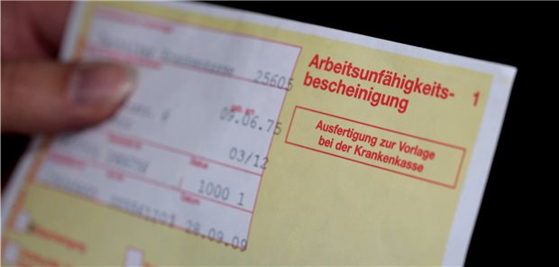 COVID-19: Gesundheitsberufe besonders stark betroffen Die meisten AU-Fälle aufgrund von COVID-19 gab es in der Altenpflege.