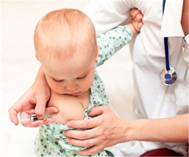 Impfschmerz bei Babys - Schaukeln besser als Zucker Die meisten Babys weinen nach dem Einstich. Einwickeln, Bauchlage, Schhhh-Machen, Schaukeln und Saugen tröstet sie rasch.