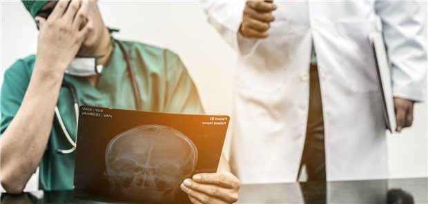 Die meisten Behandlungsfehler passieren im stationären Bereich. Das lässt eine nicht repräsentative Analyse des Medizinischer Dienst Bundes vermuten. 