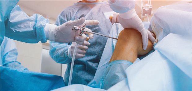 Die mittleren Gesamtblutverluste (804 ml mit DMARDs vs. 728 ml ohne DMARDs), die mittleren intraoperativen Blutverluste (113 ml vs. 101 ml) sowie die versteckten Blutverluste (705 ml vs. 640 ml) waren in beiden Gruppen mit rheumatoider Arthritis (RA) vergleichbar; ebenso verhielt es sich im Falle der Komplikations- und Fremdblut-Transfusionsraten. 