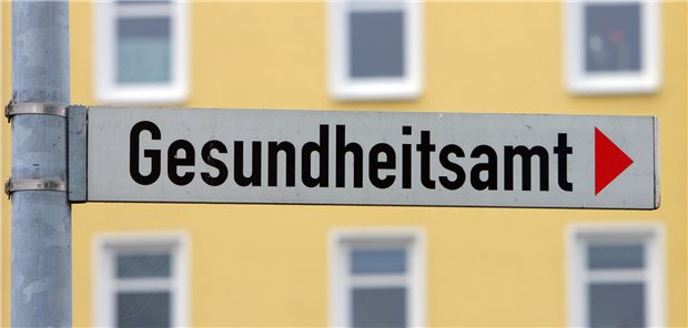 Schild mit der Aufschrift "Gesundheitsamt".