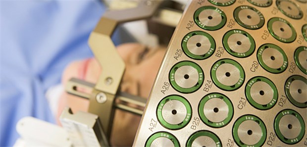Selbst geringe Strahlen-Dosis schädigt Erbgut Die neuen Erkenntnisse könnten Einfluss auf die Bewertung der Strahlentherapie oder auch auf den Arbeitsschutz haben.