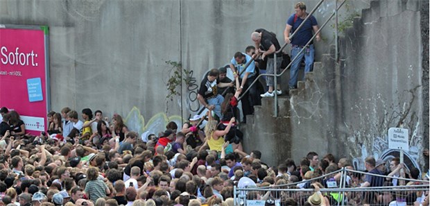 Experte warnt vor Trauma-Rückfall Die persönlich erlebten Bilder der Love-Parade-Katastrophe können bei Traumatisierten Jahre später wieder hervorkommen.