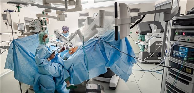Die radikale Prostatektomie ist ein klassisches Beispiel für eine robotik-gestützte Op in Kliniken.