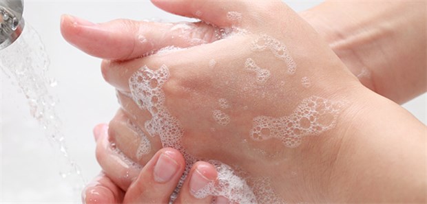Richtiges Händewaschen schützt vor Infekten Die richtige Handhygiene schützt vor Erkältungskrankheiten. Eine Online-Schulung zu richtigem Händewaschen bringt noch mehr Schutz, wie Forscher jetzt gezeigt haben.
