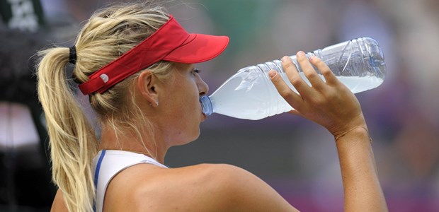 Trinken bis zum Hirnödem Die russische Tennisspielerin Maria Sharapova in London: Bitte nicht bis zum Umfallen trinken.