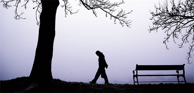 Das ist der Grund fürs Stimmungstief Die saisonal abhängige Depression tritt in den Herbst- und Wintermonaten auf. Im ICD-10 ist sie den rezividierenden depressiven Störungen zugeordnet.