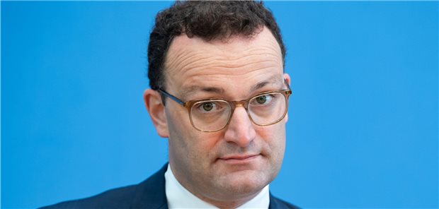 Spahn: Maskenpflicht in der Öffentlichkeit nur lokal verhängen Die steigenden Corona-Fallzahlen bereiten Gesundheitsminister Spahn Kopfzerbrechen.