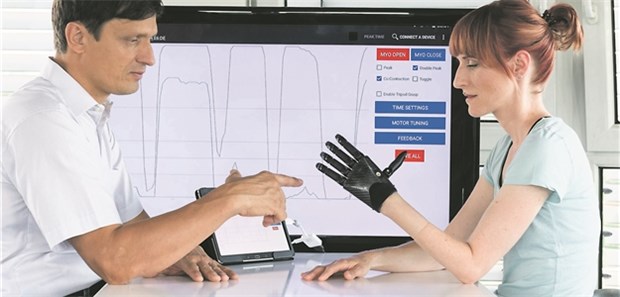 Mehr Gefühl für künstliche Hände Die von den Forschern entwickelte Handprothese hat einen integrierten Tastsinn.