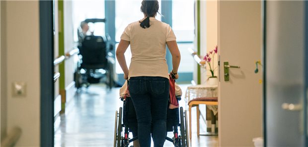 Tarifpflicht treibt Pflegekosten für Heimbewohner nach oben Die von den Pflegeheimbewohnern zu zahlenden Eigenanteile sind im Vergleich zum Vorjahr erheblich gestiegen.