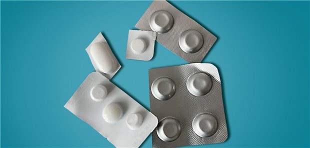 Medikamentöse Abruptio – was für Hausärzte zu beachten ist Dies ist der Standard für den medikamentösen Abbruch bei Allgemeinmedizinerin Kristina Hänel in der Praxis: 1 Tablette Mifepriston 200 mg, 4 Tabletten Misoprostol 200 µg, 1 Tablette Ibuprofen 800 mg,
1 Tablette Dimenhydrinat 50 mg. Und zusätzlich noch 2 Tabletten Misoprostol 200 µg, falls es nach drei Stunden nicht zu ausreichenden Blutungen kommt.