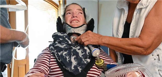 GBA will auch bauliche Standards bei der Intensivpflege festlegen Diese 19-jährige Patientin mit spinaler Muskelatrophie wird zu Hause beatmet – die Sorgen vieler Betroffener vor dem geplanten Intensivpflegegesetz waren zuletzt groß.