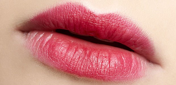 Wie wir mit den Augen hören Diese Lippen scheinen "Küss mich" zu sagen.