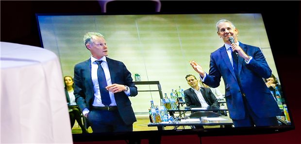 Digital aus Mainz zugeschaltet: Das Team von Novo Nordisk mit Jesper Wenzel Larsen, Senior Vice President (li) und Dr. Matthias Axel Schweitzer, Director Clinical, Medical & Regulatory (re).