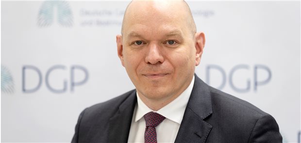 „Digital und empathisch“ lautet das Motto des Pneumologie-Kongresses in diesem Jahr. Kongresspräsident Professor Christian Taube erklärt, wie sich aus seiner Sicht Digitalisierung und eine empathische Arzt-Patienten-Kommunikation verbinden lassen.