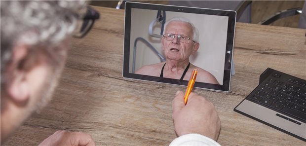 Authentifizierungsziffer 01444 bleibt erhalten Digital zum Arzt: Wer zuvor noch nicht persönlich in der Praxis war, muss seine eGK am Bildschirm vorzeigen und zusichern, dass Versicherungsschutz besteht.
