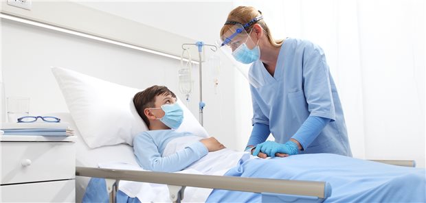 Digitale Pflegeanwendungen (DiPA) könnten den Pflegeberuf attraktiver machen und die Beschäftigten entlasten. 