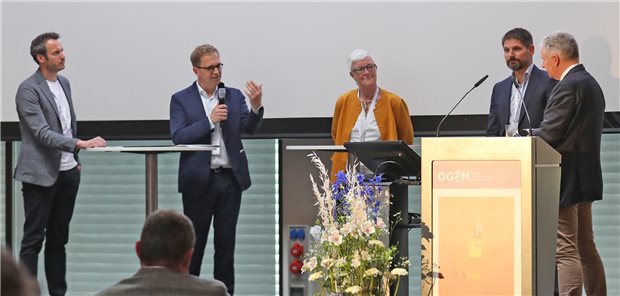 Digitalisierung bringt Mehrwert in der Versorgung, davon sind Professor Christoph Schöbel (v.l.), Dr. Philipp Stachwitz, Dagmar Hirche, Professor Sebastian Kuhn und Professor Gernot Marx überzeugt.