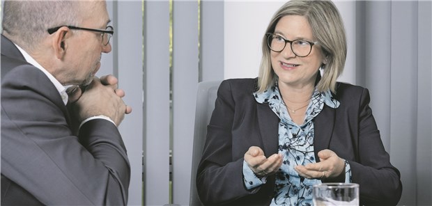 Digitalisierung hilft auch bei der Grundlagenforschung: Dr. Sabine Nikolaus und Wolfgang van den Bergh. 