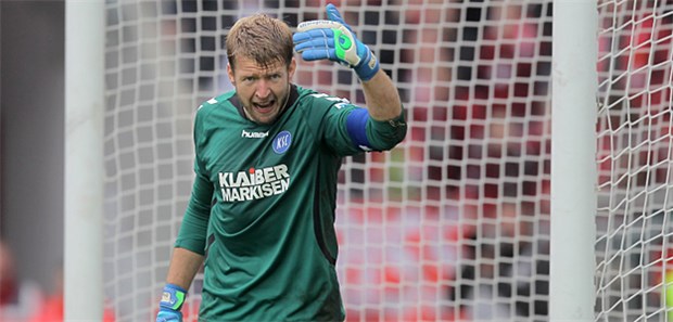 Hodenkrebs bei Fußball-Profi Dirk Orlishausen ist Torwart und Kapitän beim Fußball-Zweitligisten Karlsruher SC.