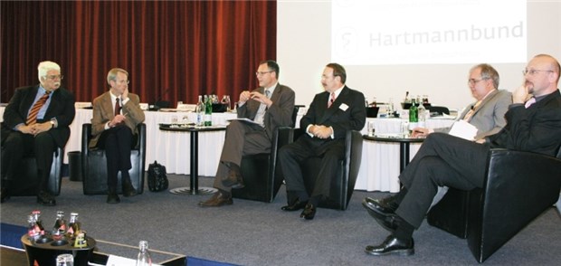 Wenn schon Staatsmedizin, dann konsequent Diskussion mit HB-Chef Kuno Winn (3.v.r) und Jörg-D. Hoppe (2.v.l) über die Priorisierung von Leistungen.