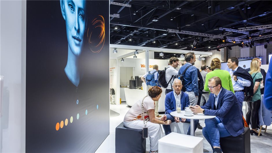 Diskussionen und Gespräche nicht nur in den Veranstaltungssälen, sondern auch an...