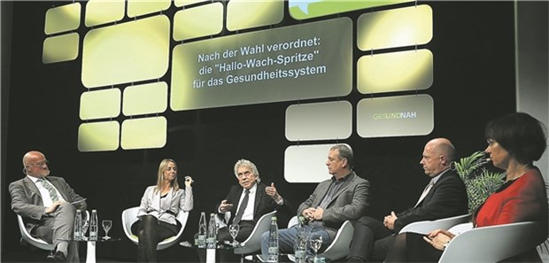 "Geschäftsführend" reicht nicht: Eine Reformkoalition ist nötig Diskutieren die Reformagenda (v.l.): Moderator Wolfgang Molitor, Anette Dowideit („Welt“), Dr. Christopher Hermann, Anno Fricke („Ärzte Zeitung“), Norbert Wallet („Stuttgarter Nachrichten“), Dr. Bernadette Klapper (Robert Bosch Stiftung).
