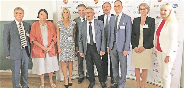 GBA-Chef Hecken: "Wir brauchen die gemeinsame Bedarfsplanung!" Diskutierten beim Barmer Forum: Professor Horst Kunhardt von der TH Deggendorf, SPD-Landtagsabgeordnete Kathrin Sonnenholzner, Renate Wasmeier, Gesundheitsökonom Professor Wolfgang Greiner, GBA-Chef Professor Josef Hecken, Barmer-Vorsitzender Professor Christoph Straub, CSU-Landtagsabgeordneter Bernhard Seidenath, Dr. Susanne Fiedler, Geschäftsführerin von MSD Deutschland, und Barmer-Landesgeschäftsführerin Dr. Claudia Wöhler.