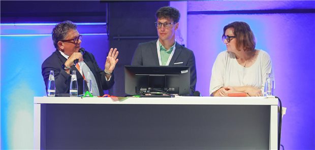 Das Foto zeigt  Dr. Andreas Philippi, Nils Dehne, Dr. Ina Czyborra.