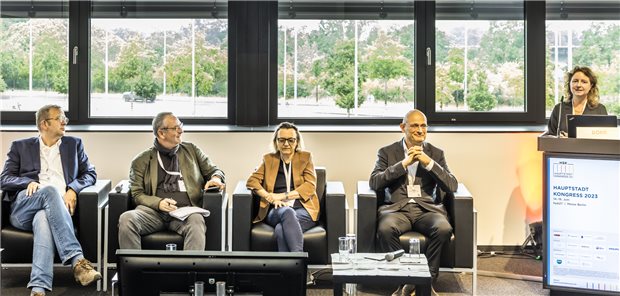 Dr. Christian Gogoll, Moderator Anno Fricke, Professorin Carmen Scheibenbogen, Witold Rogge, Dr. Gesine Dörr.