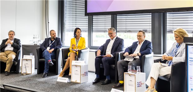 Diskutierten über Investoren und MVZ: KVH-Chef Frank Dastych, FALK-Chef Martin Degenhardt, Moderatorin Jessica Hanneken, ALM-Chef Dr. Michael Müller, Ökonom Professor Frank-Ulrich Fricke und BBMV-Chefin Sibylle Stauch-Eckmann.