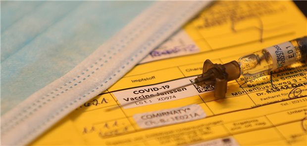 Corona-Impfschaden nicht anerkannt – zwei Klagen gegen das Land Thüringen Dokumentation der Corona-Impfung im Impfpass: Patienten, die meinen, bei der Impfung einen Schaden erlitten zu haben, können in Thüringen auf das Landesverwaltungsamt verwiesen werden.