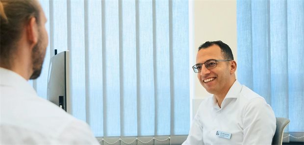 Hausarztpraxis in München: Alle administrative Aufgaben laufen digital Dr. Ahmad Sirfy