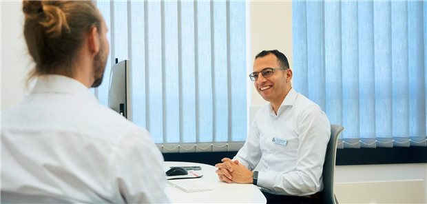 Hausarztpraxis in München: Alle administrative Aufgaben laufen digital Dr. Ahmad Sirfy