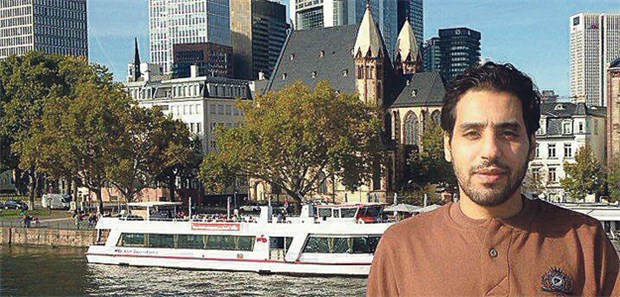 Zwei Jahre Haft für friedlichen Protest Dr. Ahmed Said vor der Frankfurter Skyline. Der Gefäßchirurg arbeitete als Gastarzt am Frankfurter Uniklinikum.