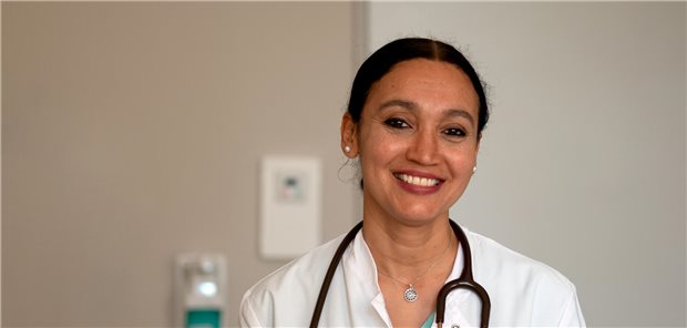 Ambulant und stationär auf Augenhöhe Dr. Aischa Nitardy ist Chefärztin am Gesundheitszentrum St. Vincenz in Essen-Stoppenberg und dort ärztliche Leiterin des Innovationsfondsprojektes „STATAMED“.