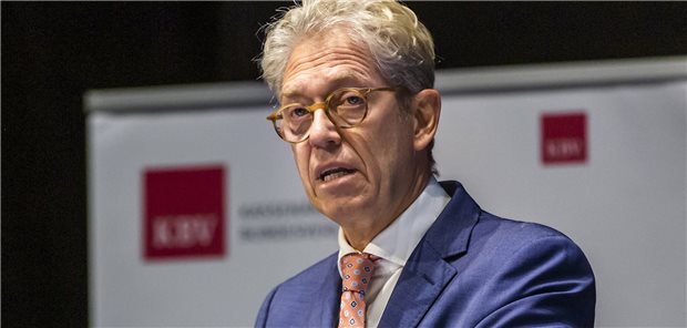 Dr. Andreas Gassen hat der Politik die Unterstützung der KBV zugesagt, wenn es darum geht, das Gesundheitssystem fit für die Zukunft zu machen. Das sagte Gassen bei der KBV-VV in Bremen.