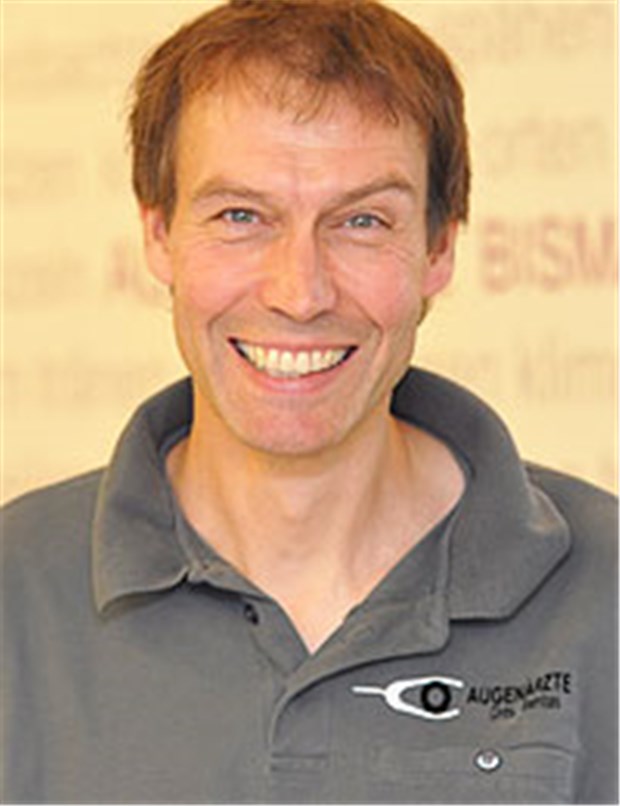 Feinjustierung für den Praxiserfolg Dr. Bernhard Bambas, Augenarzt in Bad Segeberg.